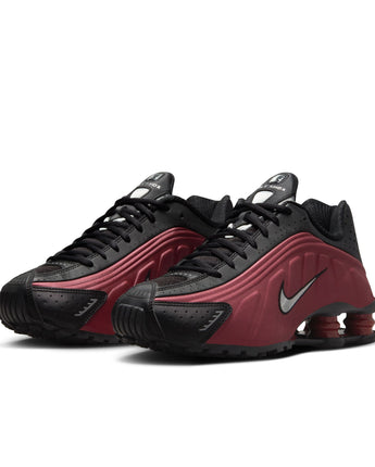 NIKE SHOX R4 | AR3565-009 BLACK/METALLIC SILVER-TEAM RED