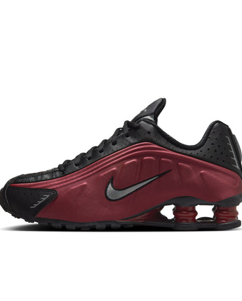 NIKE SHOX R4 | AR3565-009 BLACK/METALLIC SILVER-TEAM RED