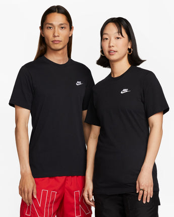 NIKE SPORTSWEAR CLUB TEE EMBRD FUTURA | AR4997-013 BLACK/WHITE