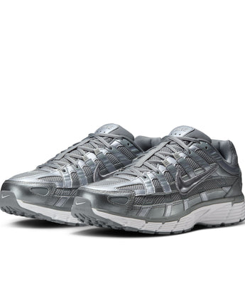 NIKE P-6000 | CD6404-023 MTLC COOL GREY/COOL GREY-WHITE-WOLF GREY