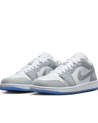 W AIR JORDAN 1 LOW | DC0774-105 WHITE/WOLF GREY-ALUMINUM