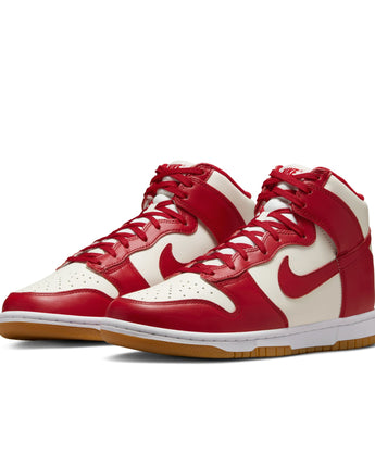 W NIKE DUNK HIGH | DD1869-114 SAIL/GYM RED-GUM LIGHT BROWN-WHITE