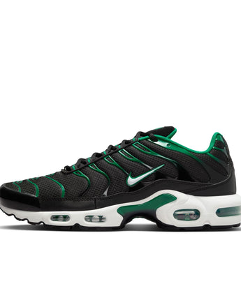 NIKE AIR MAX PLUS | DM0032-009 BLACK/WHITE-MALACHITE-GUM LIGHT BROWN