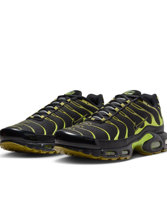 NIKE AIR MAX PLUS | DM0032-010 BLACK/BLACK-CYBER-PACIFIC MOSS