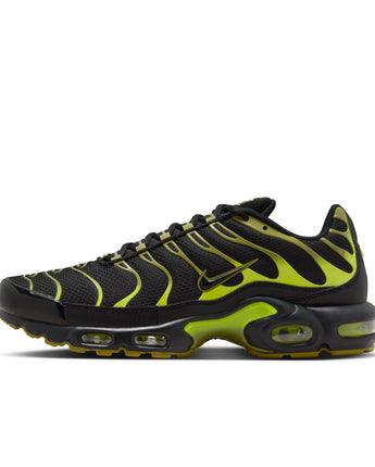 NIKE AIR MAX PLUS | DM0032-010 BLACK/BLACK-CYBER-PACIFIC MOSS