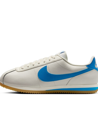 NIKE CORTEZ LEATHER | DM4044-112 SAIL/LT PHOTO BLUE-GUM YELLOW