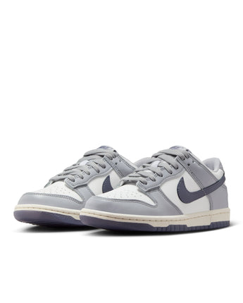 NIKE DUNK LOW (GS) | FB9109-101 SUMMIT WHITE/LIGHT CARBON-WOLF GREY