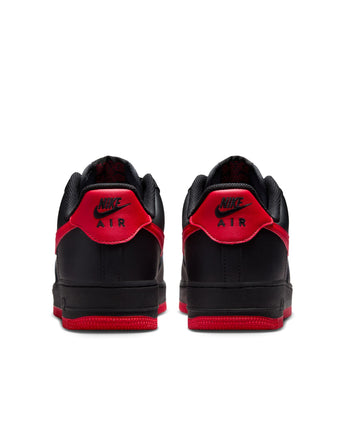 NIKE AIR FORCE 1 '07 | FJ4146-002 BLACK/UNIVERSITY RED-BLACK