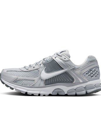 NIKE ZOOM VOMERO 5 | FJ4151-003 WOLF GREY/WHITE-METALLIC SILVER