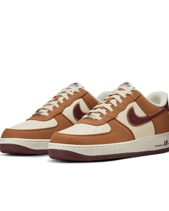 NIKE AIR FORCE 1 '07 LV8 | FQ8713-200 LT BRITISH TAN/BURGUNDY CRUSH