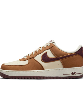 NIKE AIR FORCE 1 '07 LV8 | FQ8713-200 LT BRITISH TAN/BURGUNDY CRUSH