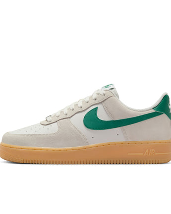 NIKE AIR FORCE 1 '07 LV8 | FQ8714-001 PHANTOM/MALACHITE/GUM YELLOW