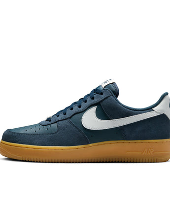 NIKE AIR FORCE 1 '07 LV8 | FQ8714-400 ARMORY NAVY/SUMMIT WHITE/GUM LIGHT BROWN