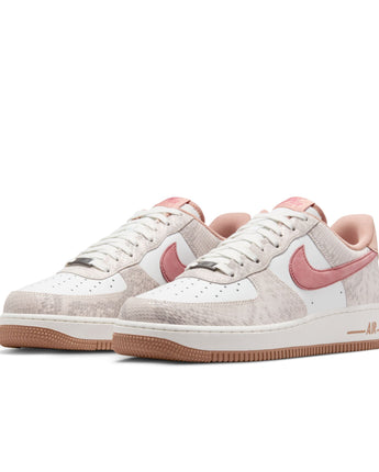 NIKE AIR FORCE 1 '07 LV8 | HF2898-100 SUMMIT WHITE/CANYON RUST-SAIL