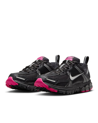 NIKE VOMERO 5 (GS) | HF6998-005 BLACK/MTLC PLATINUM-ANTHRACITE