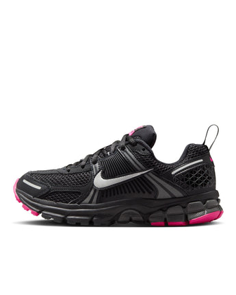 NIKE VOMERO 5 (GS) | HF6998-005 BLACK/MTLC PLATINUM-ANTHRACITE