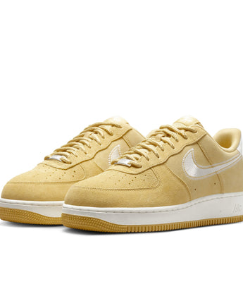 NIKE AIR FORCE 1 '07 LV8 | HJ4465-700 BUFF GOLD/SAIL