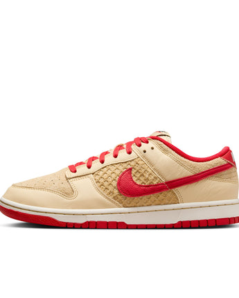 NIKE DUNK LOW SE | HJ9100-294 PALE VANILLA/UNIVERSITY RED-SAIL-WHEAT