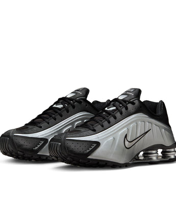 NIKE SHOX R4 | HQ1988-007 METALLIC SILVER/METALLIC SILVER-BLACK