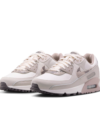 W NIKE AIR MAX 90 AMD 2 | HV4915-100 LT OREWOOD BRN/MULTI-COLOR-MALT-PHANTOM