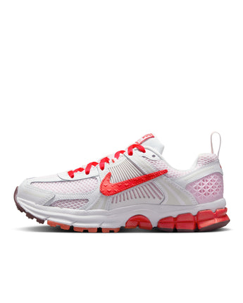 NIKE VOMERO 5 BG | HV5171-121 SUMMIT WHITE/LT CRIMSON-PINK FOAM