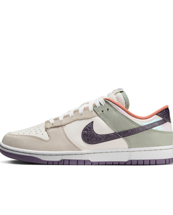 NIKE DUNK LOW RETRO SE | HV5750-133 SAIL/GRIDIRON-LIGHT BONE-JADE HORIZON