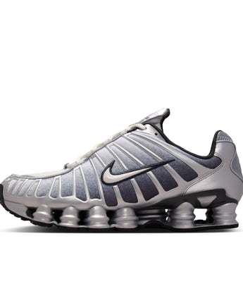 NIKE SHOX TL PRINT | IH4466-095 METALLIC SILVER/SUMMIT WHITE-WOLF GREY