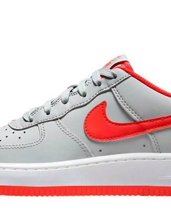 NIKE AIR FORCE 1 LE (GS) | CT3839-005 LIGHT SMOKE GREY/WHITE/BRIGHT CRIMSON