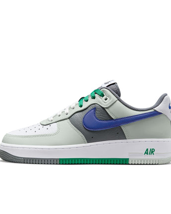 NIKE AIR FORCE 1 '07 LV8 | FD2592-001 LIGHT SILVER/WHITE/SMOKE GREY/DEEP ROYAL BLUE